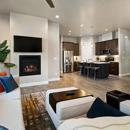 Pinnacle Pines Forest Views Modern Home With Ev Charger Direct Trail Access-3